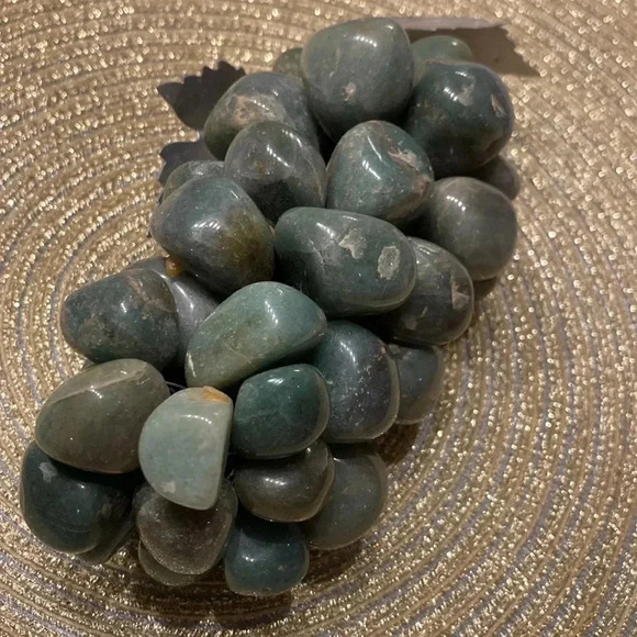 Green Agate Stone Grapes Cluster Decor Metal Leaf Polished Rock Fruit - Picture 3 of 3